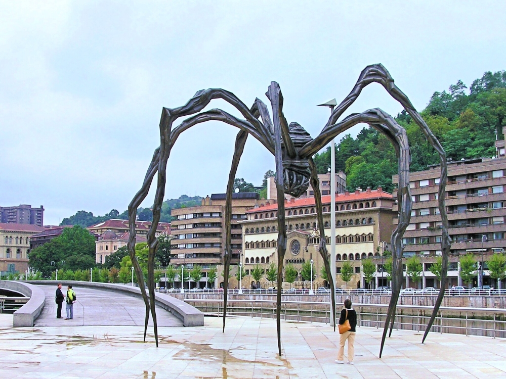 Spinnenskulptur von dem Guggenheim-Museum